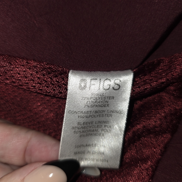 FIGS Sydney Scrub Jacket Maroon Women’s L Technical Collection - Picture 15 of 16